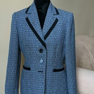 TAHARI NAVY/WHITE PANTS SUIT